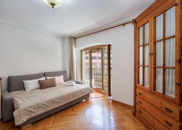 Apartment Comfy At Old Town Plaza With Ac Alicante