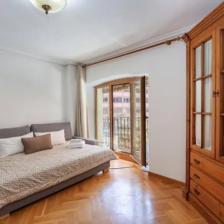 Apartment Comfy At Old Town Plaza With Ac Alicante